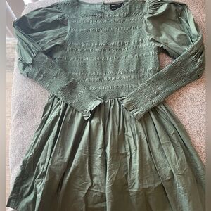 ASOS design green smocked mini dress
Size 10